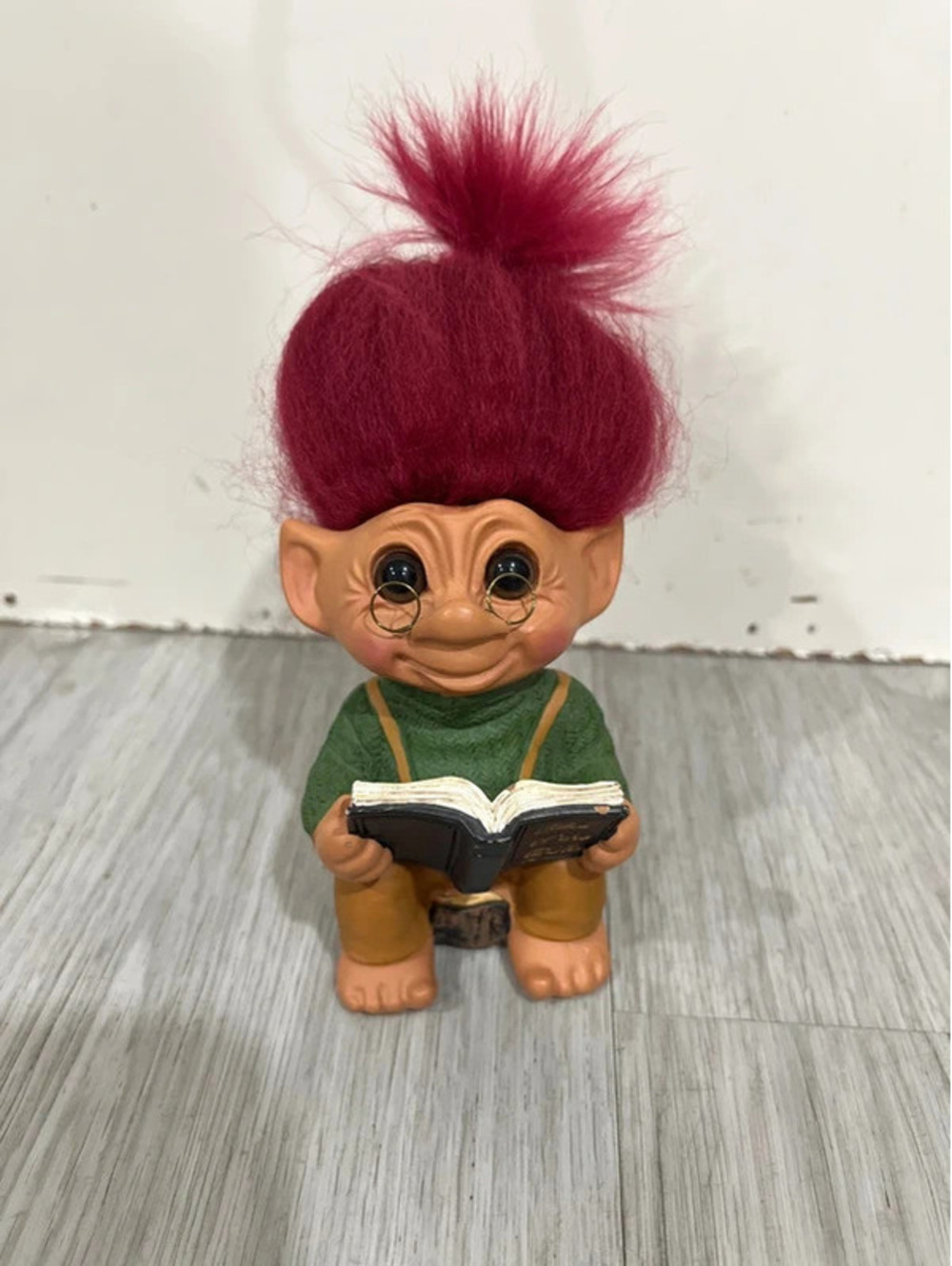 Reading troll figure souvenir